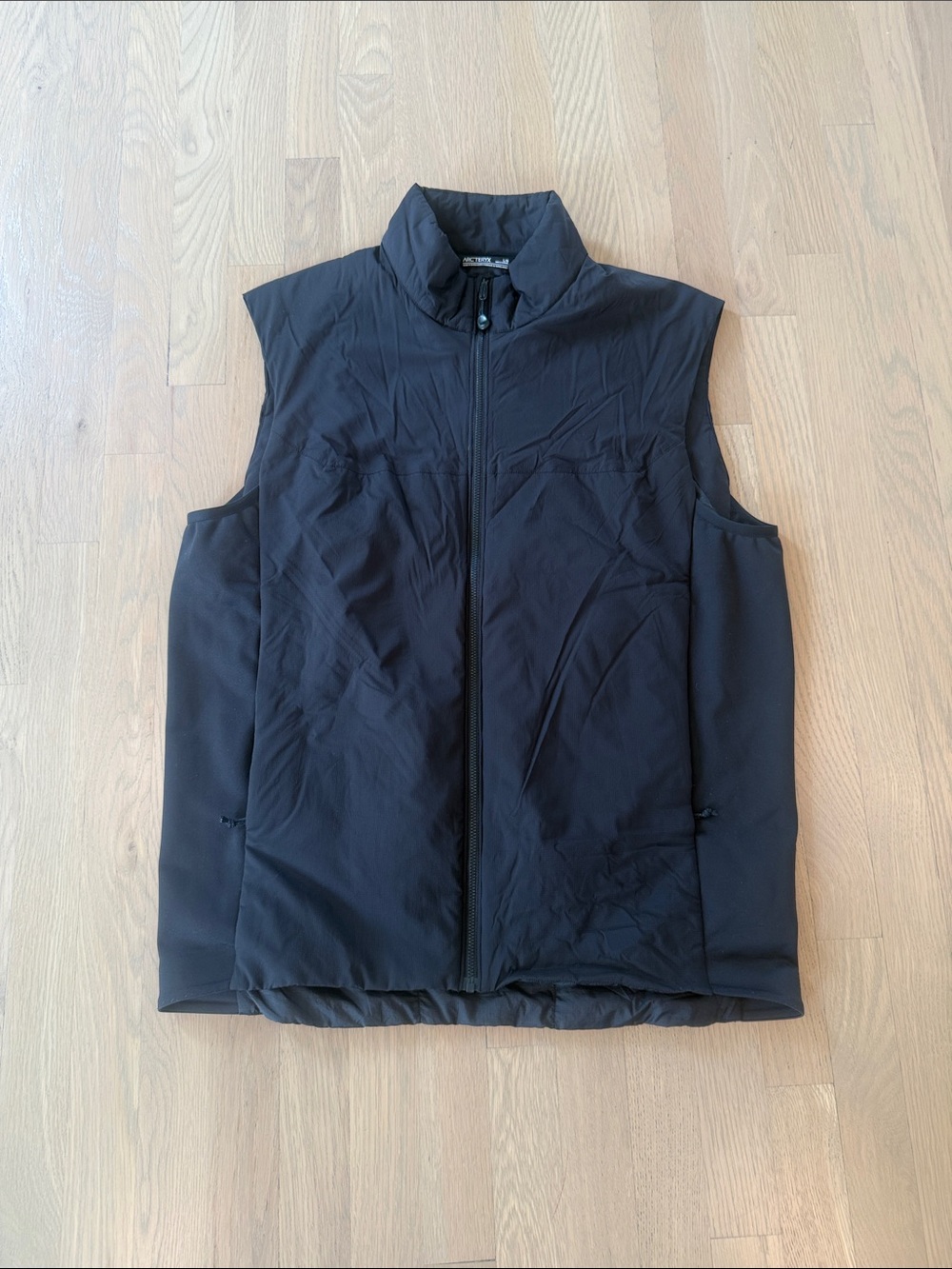 Arc’teryx Men's Black Lightly Insulated Zip-Front Atom Vest